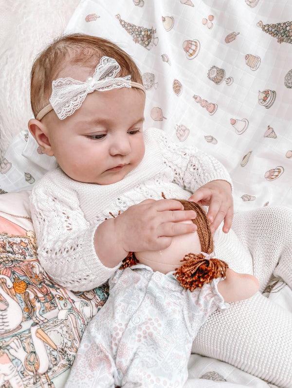 Single pearl lace mini band